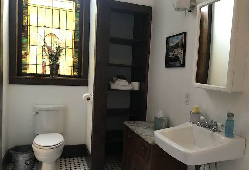 مبيت وإفطار Mcgrady Inn