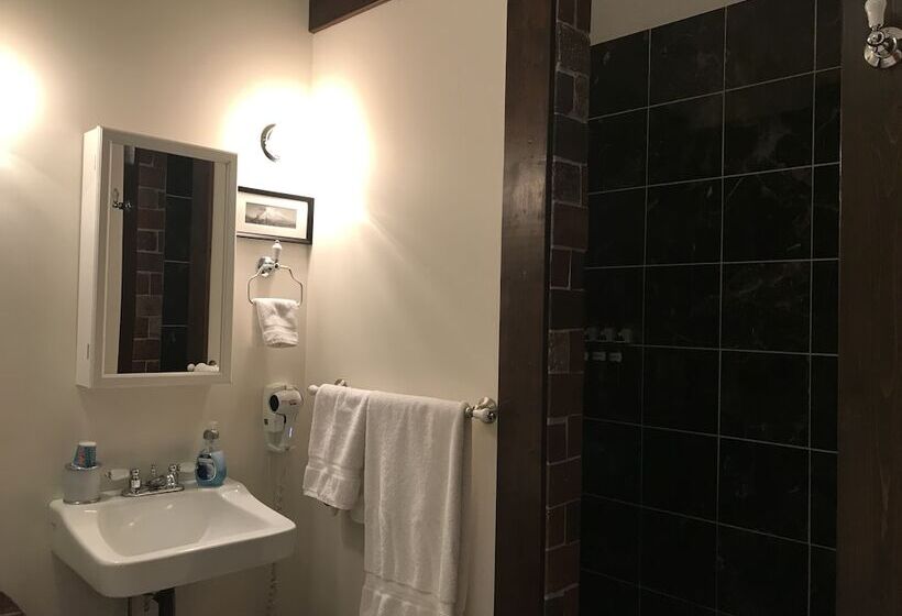 مبيت وإفطار Mcgrady Inn