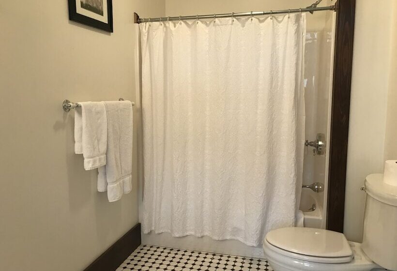 مبيت وإفطار Mcgrady Inn