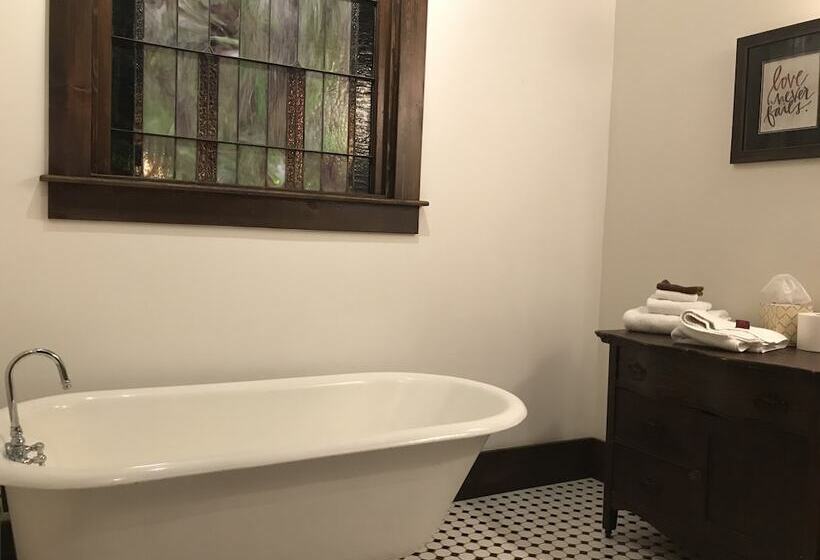 مبيت وإفطار Mcgrady Inn