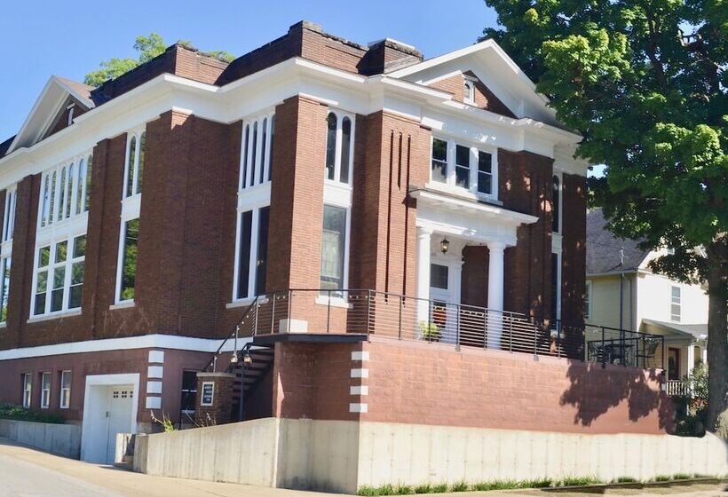 مبيت وإفطار Mcgrady Inn