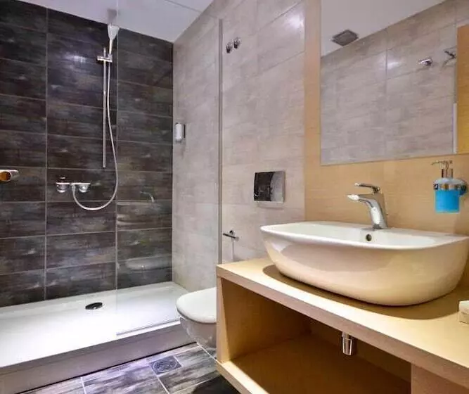 ホテル Artloft Garni