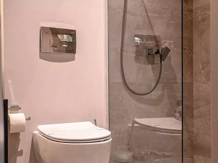 ホテル Artloft Garni