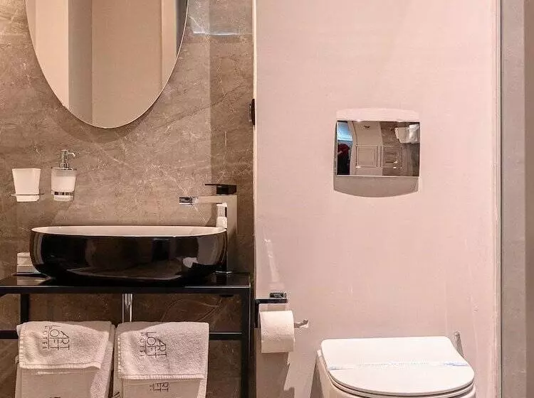 ホテル Artloft Garni