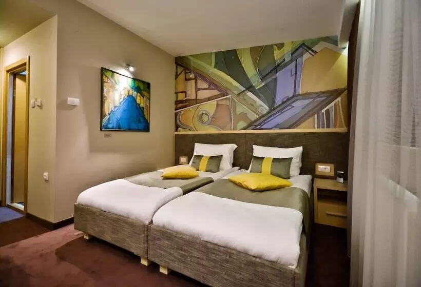 ホテル Artloft Garni