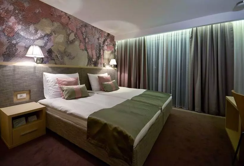 ホテル Artloft Garni