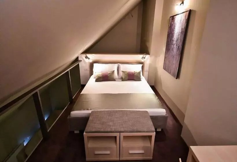 ホテル Artloft Garni