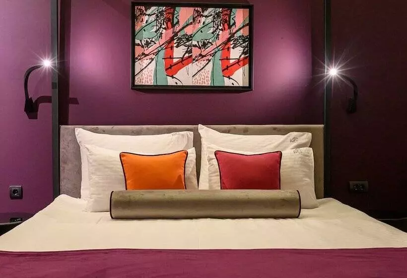 ホテル Artloft Garni