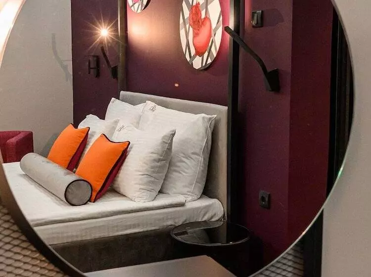 ホテル Artloft Garni