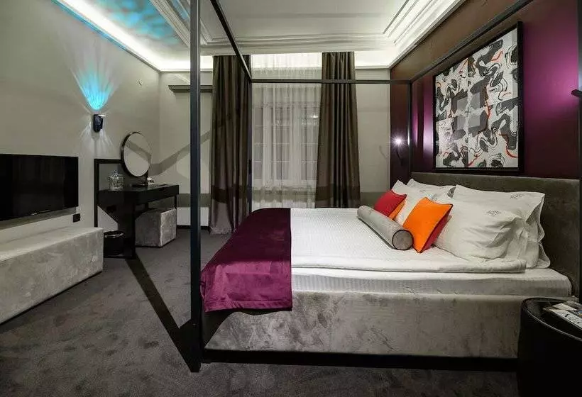 ホテル Artloft Garni