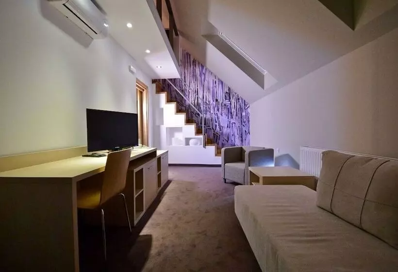 ホテル Artloft Garni