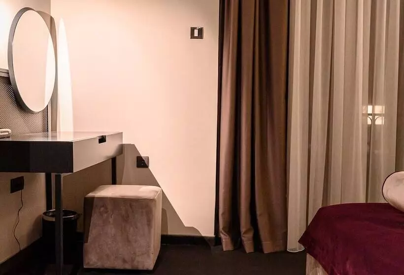 ホテル Artloft Garni