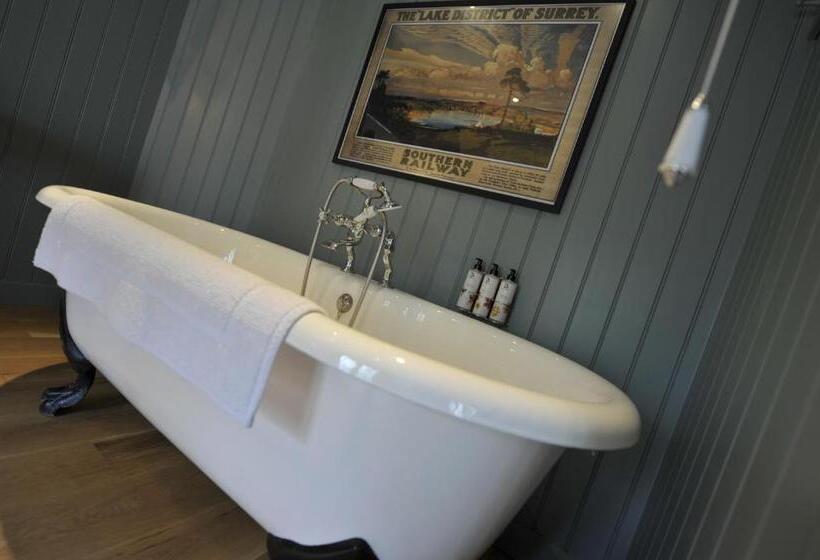 호텔 Bel And The Dragon Churt