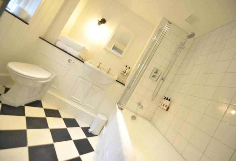 호텔 Bel And The Dragon Churt