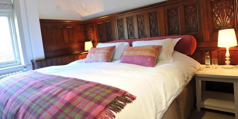 호텔 Bel And The Dragon Churt