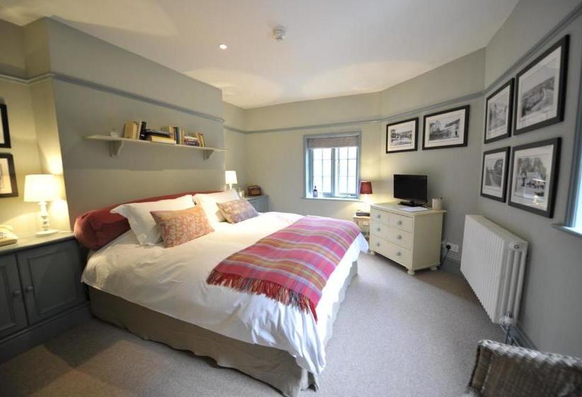 호텔 Bel And The Dragon Churt