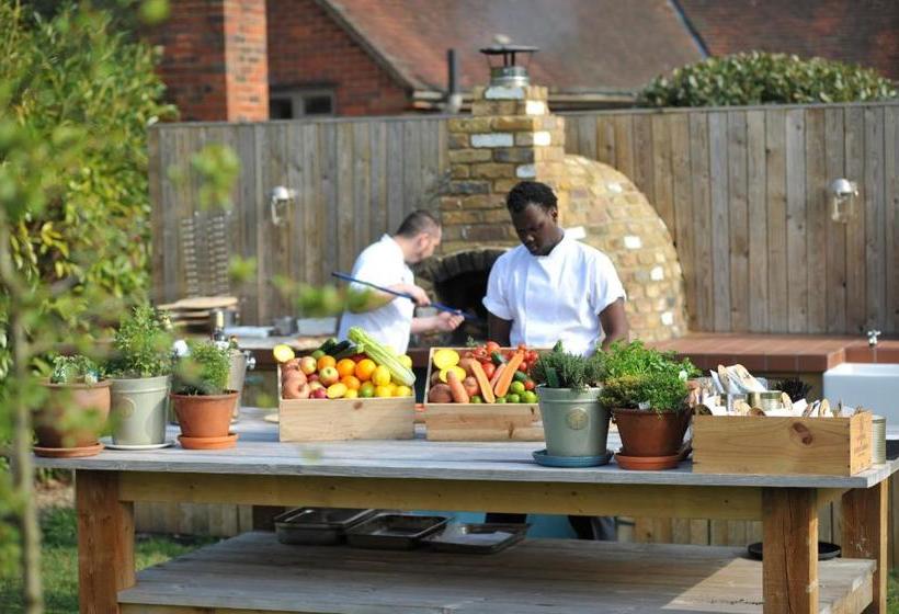 호텔 Bel And The Dragon Churt