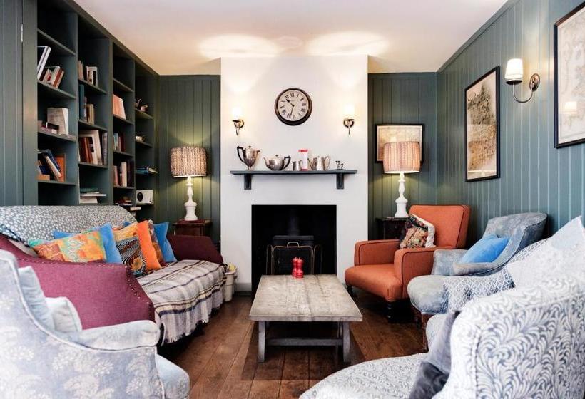 호텔 Bel And The Dragon Churt