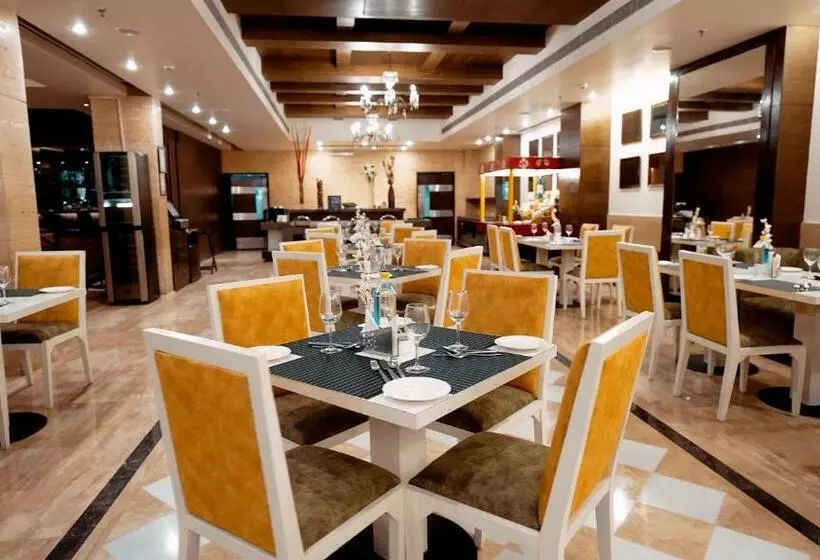 هتل Leisure Inn Grand Chanakya