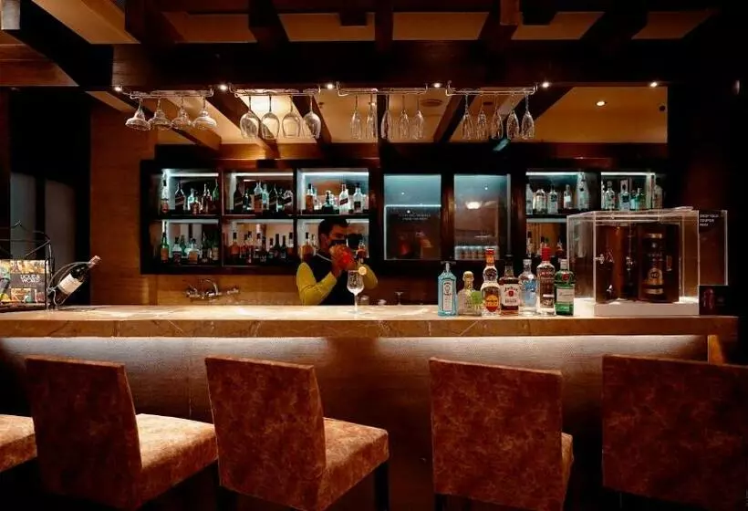 هتل Leisure Inn Grand Chanakya