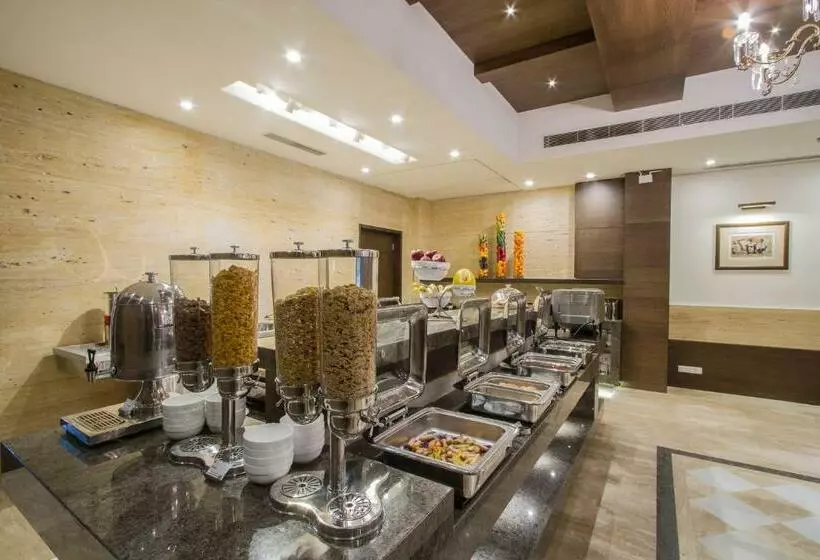 هتل Leisure Inn Grand Chanakya