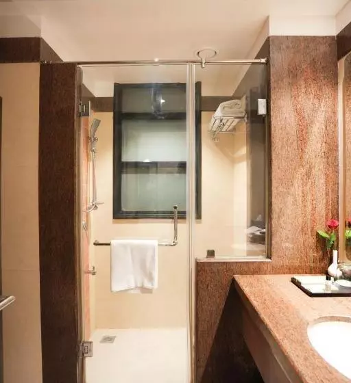 هتل Leisure Inn Grand Chanakya