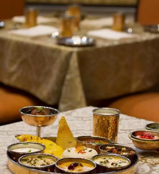 هتل Leisure Inn Grand Chanakya