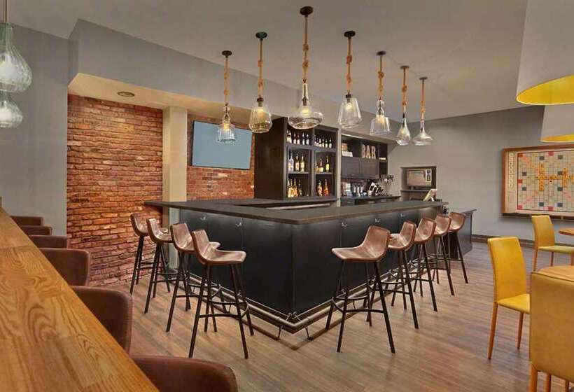 هتل Scholar Morgantown, Tapestry Collection By Hilton