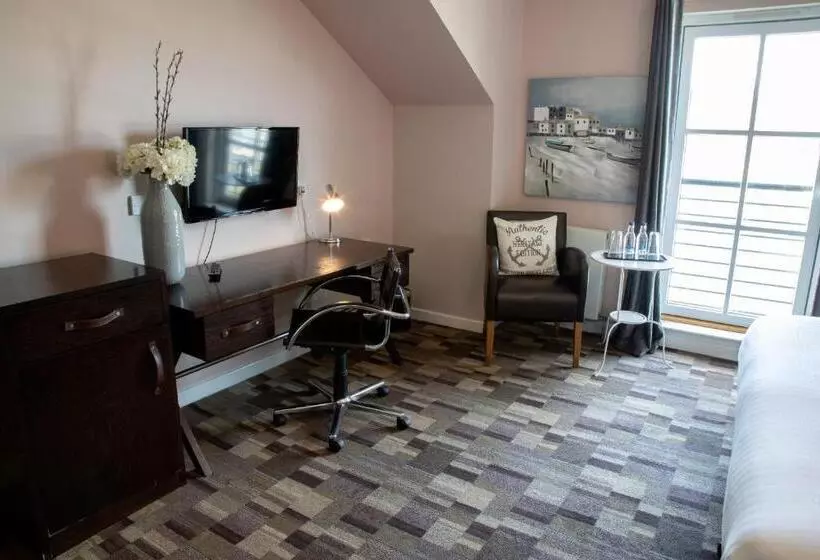 هتل The Boat House