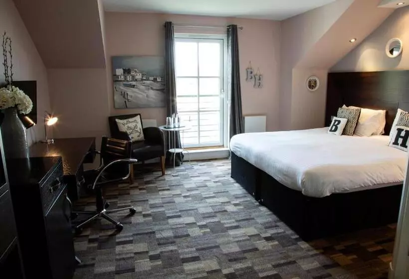 هتل The Boat House