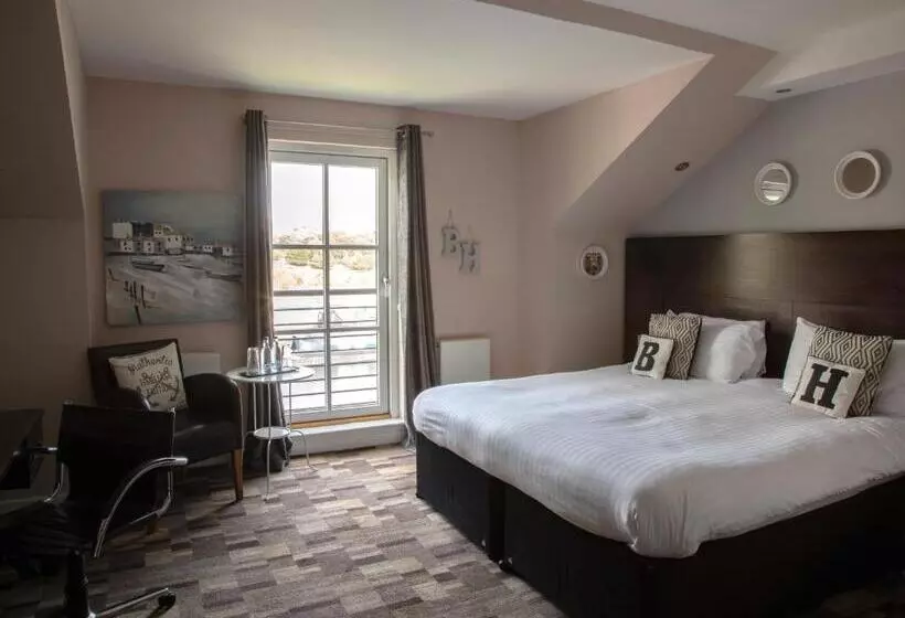 هتل The Boat House