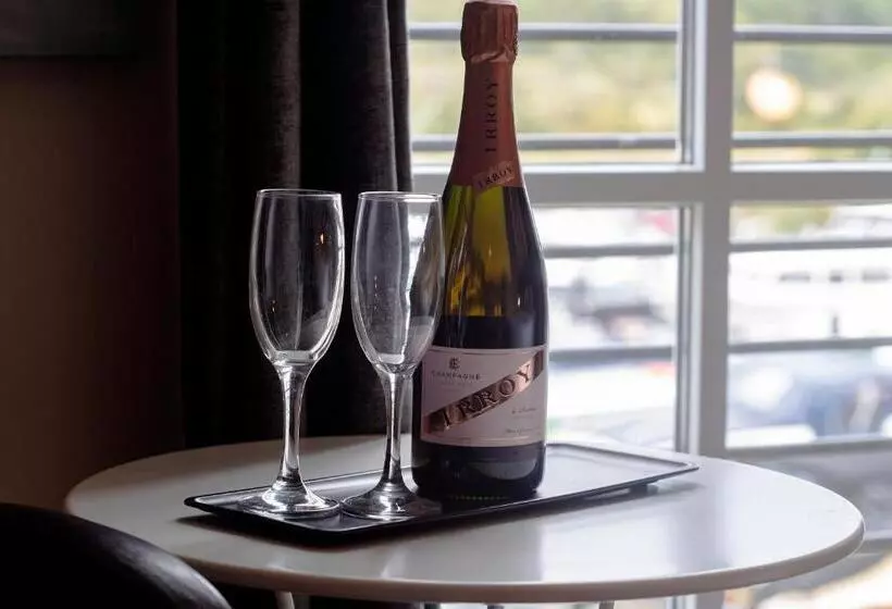 هتل The Boat House