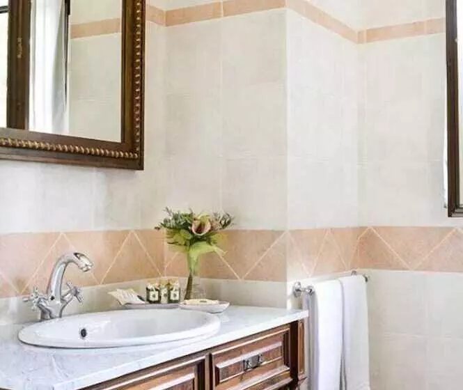 فندق Torre Palombara Dimora Storica