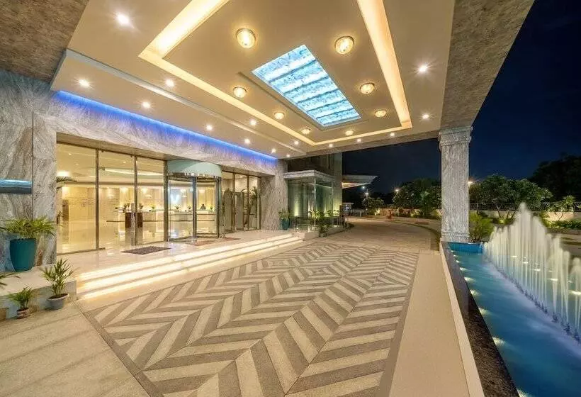 فندق Vivanta Ahmedabad Sg Highway