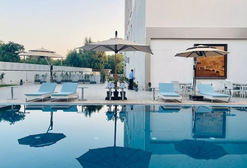 فندق Vivanta Ahmedabad Sg Highway