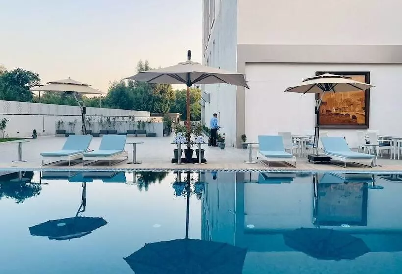 فندق Vivanta Ahmedabad Sg Highway