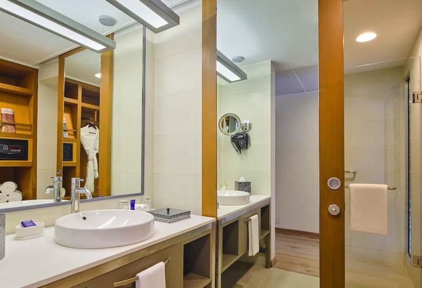 فندق Vivanta Ahmedabad Sg Highway