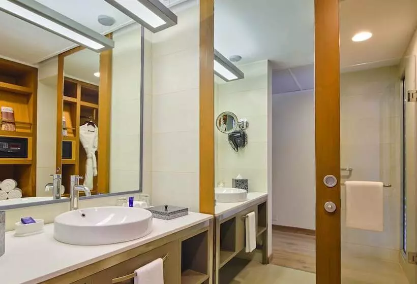 فندق Vivanta Ahmedabad Sg Highway