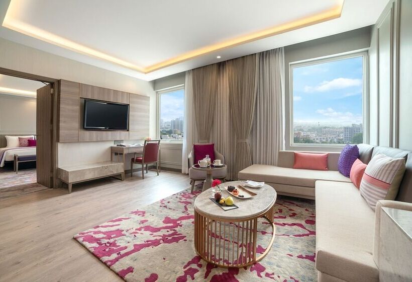 فندق Vivanta Ahmedabad Sg Highway