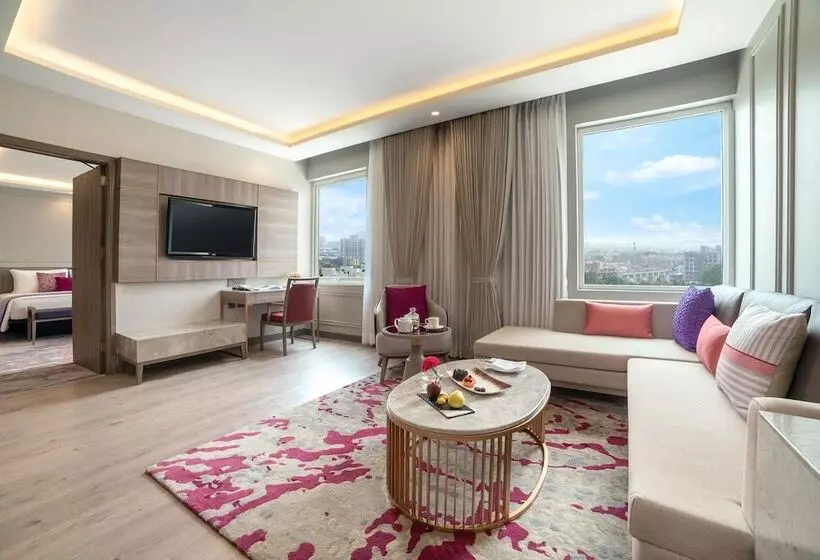 فندق Vivanta Ahmedabad Sg Highway