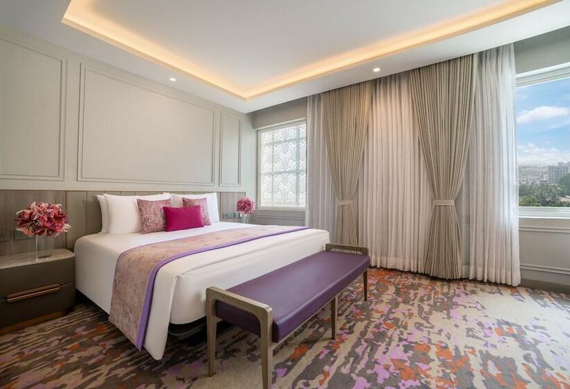 فندق Vivanta Ahmedabad Sg Highway