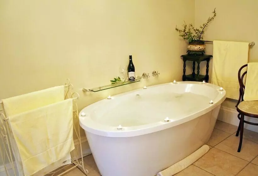 Leeuwenbosch Country House   Amakhala Game Reserve