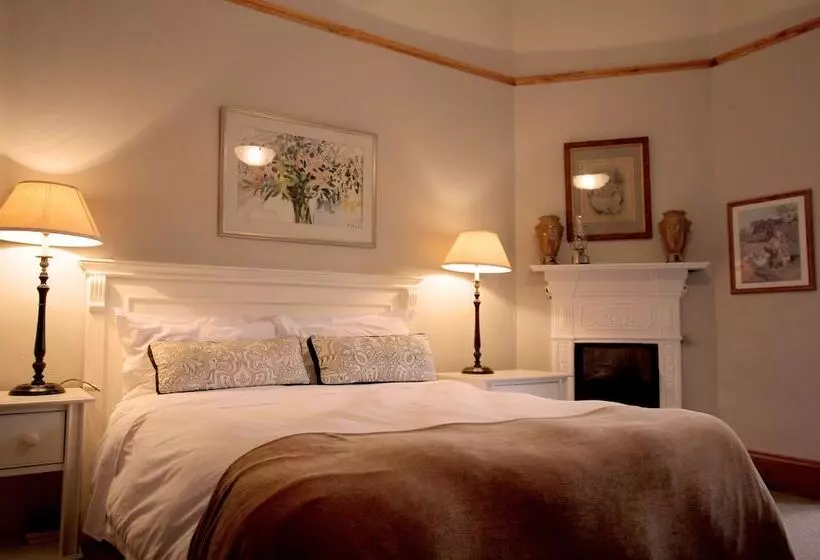 Leeuwenbosch Country House   Amakhala Game Reserve