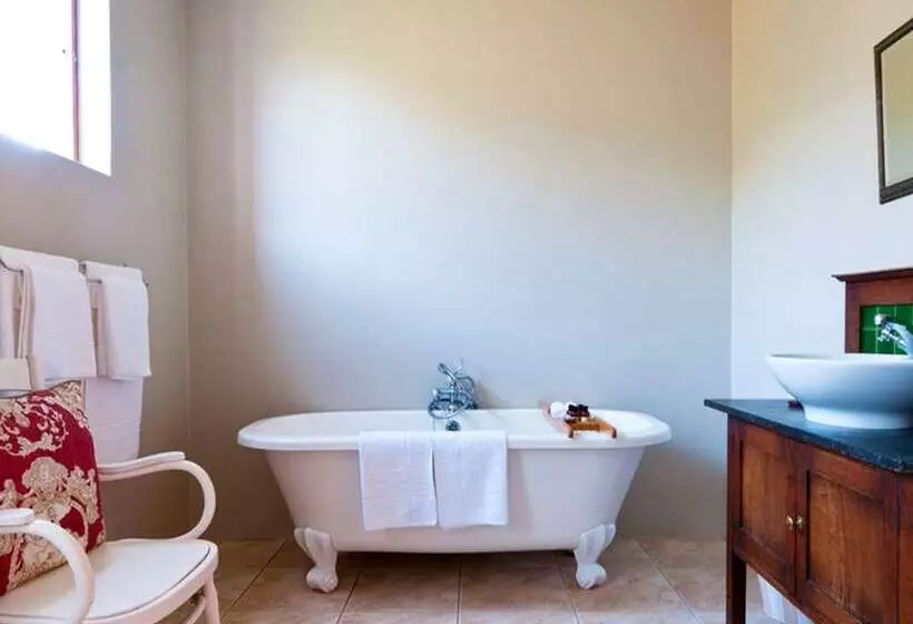 Leeuwenbosch Country House   Amakhala Game Reserve