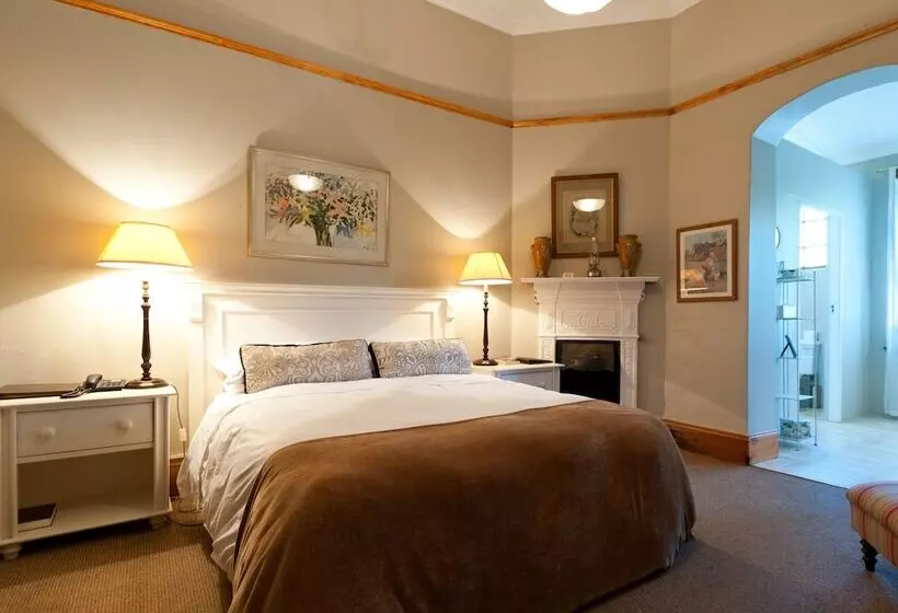 Leeuwenbosch Country House   Amakhala Game Reserve