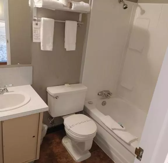 Magnuson Hotel Creston