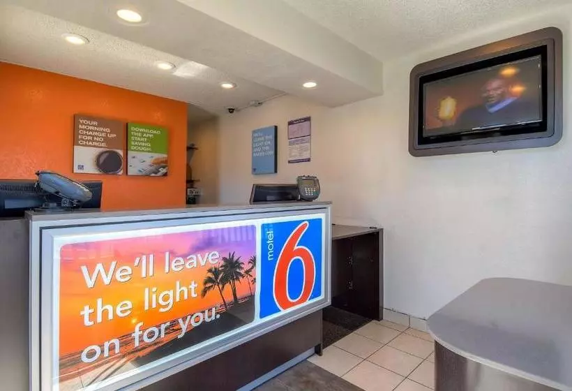Motel 6 Los Angeles  Long Beach