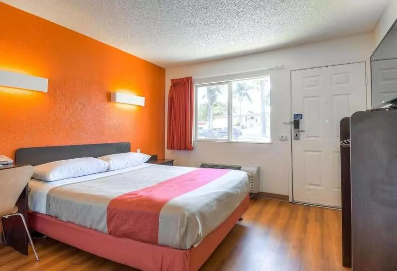 Motel 6 Los Angeles  Long Beach