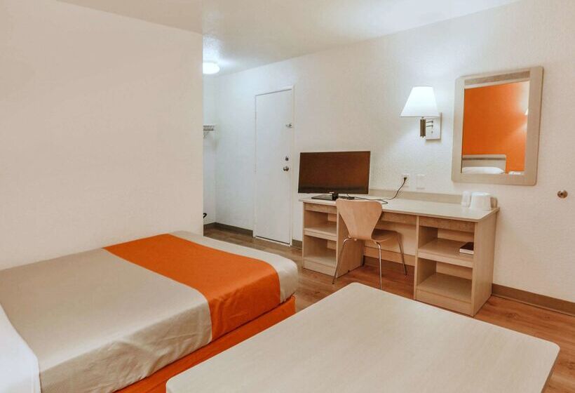 Motel 6 Huntsville, Tx