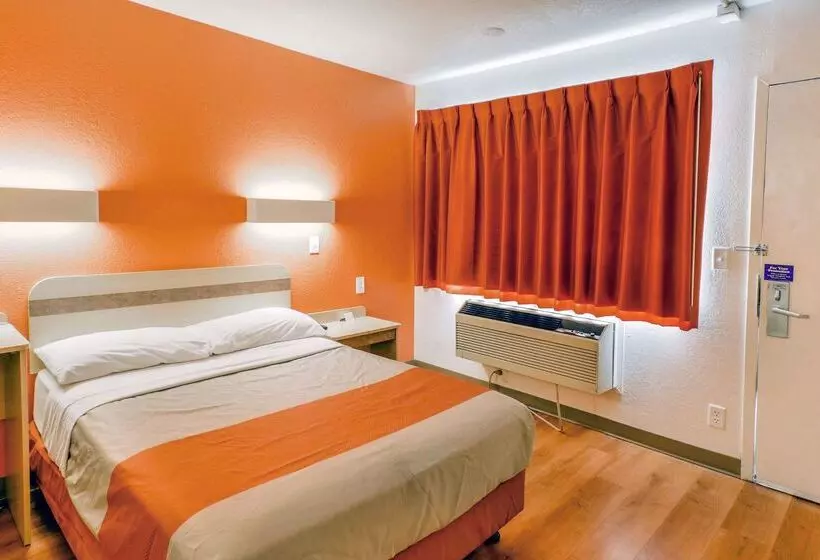 Motel 6 Huntsville, Tx